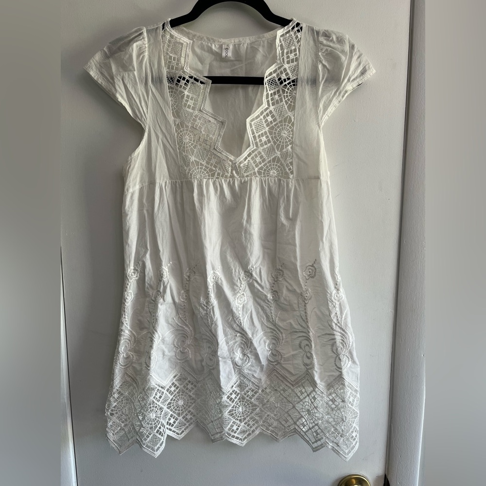Elegant White Lace Women's Top by Cool Cube size S